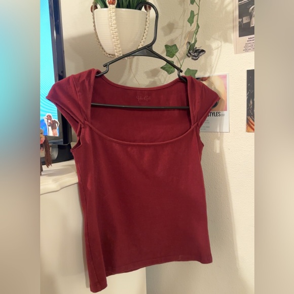 Red Top - Picture 1 of 2